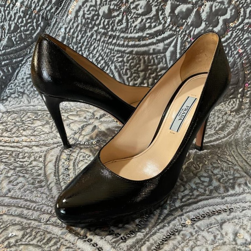 $950 Sz 7 Prada Women Patent Leather Black Platform Pumps (US 7) 4" heel